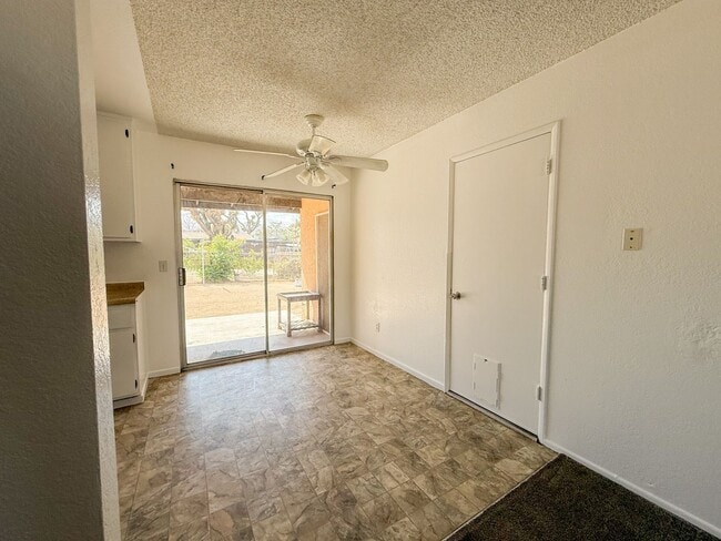 Building Photo - 2 Bedroom Yucca Valley Home
