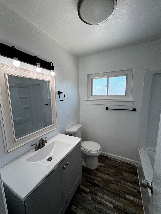 Building Photo - 5448 Encina Dr