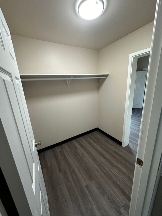 Building Photo - Beautifully renovated 3bedroom/2 bath house. 1/2 off 1st month's rent!