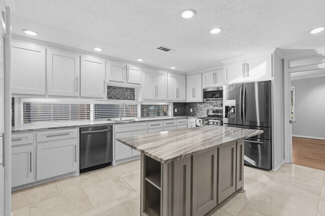 Building Photo - 3338 Prospect St