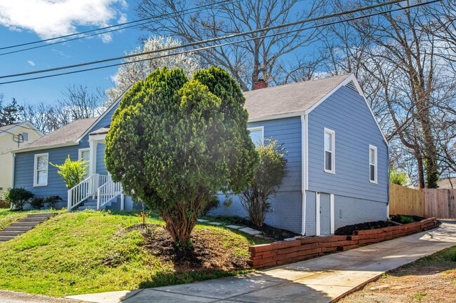 Building Photo - 176 Park St SE