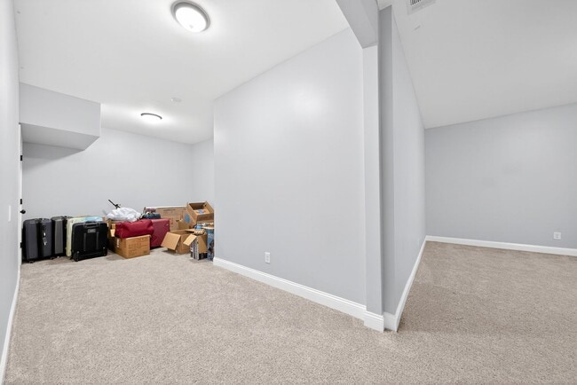 Building Photo - 9027 Cimarron Ct