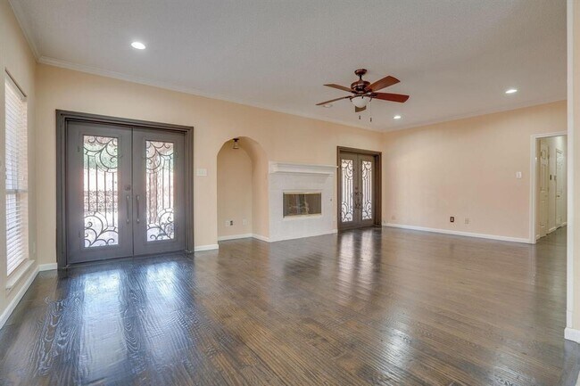 Building Photo - 2613 Brookside Dr