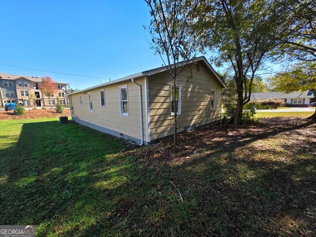 Building Photo - 531 Old Stone Rd