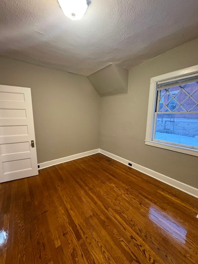 Building Photo - 509 Monroe Ave