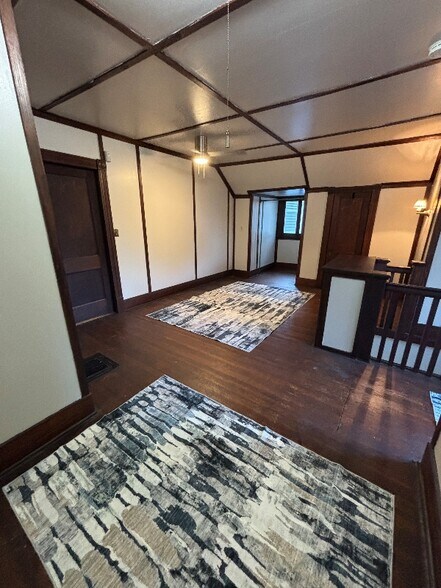 Building Photo - 1570 Linden Ave