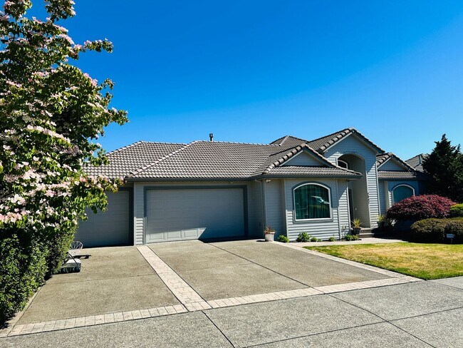 Building Photo - Stunning Custom Camas Home