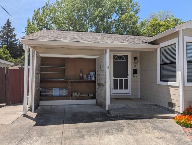 Building Photo - TENTATIVELY RENTED 3 Bedrooms, 1 1/2 Bathr...