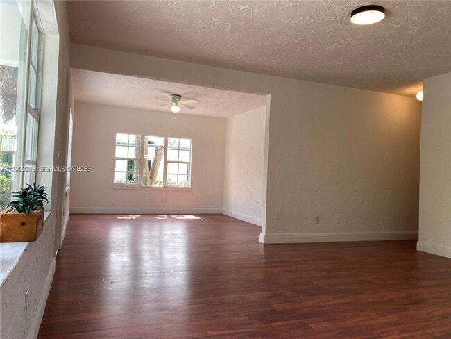 Building Photo - 643 33rd St