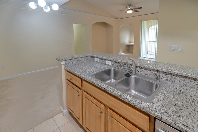 Building Photo - Beautiful 3 Bedroom, 2 Bath with Volume ceilings and Private Garage!