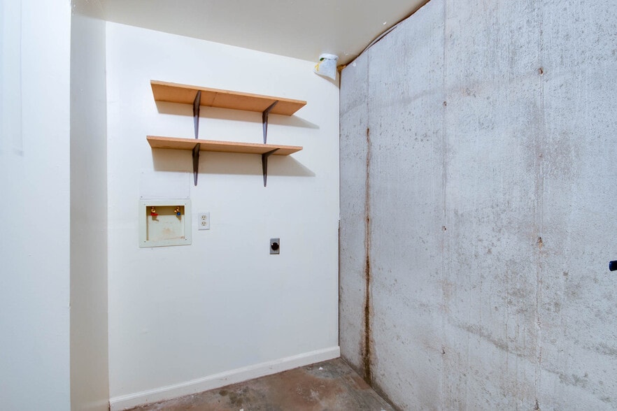 Building Photo - 811 Dondee Dr