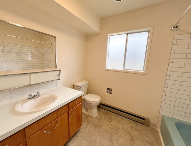 Building Photo - 3 Bedroom, 2 Bath - Home in Moyina Heights