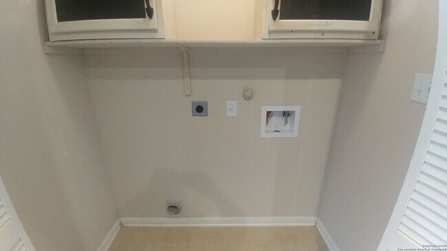 Building Photo - 9215 Mare Country