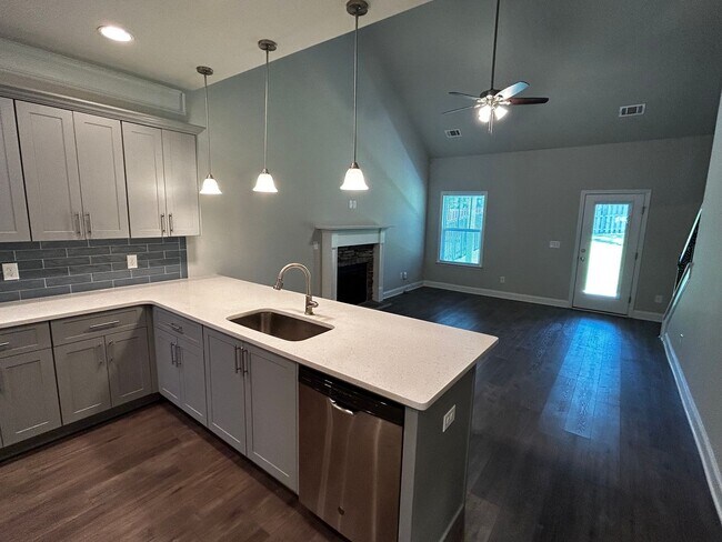 Building Photo - 1935 Preservation Cir