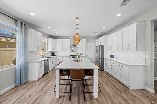 Building Photo - Gorgeous Murrieta 4 Bedroom/3 Bath Home wi...