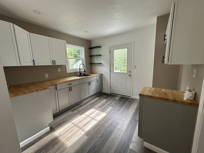 Building Photo - 275 Goodview Ave
