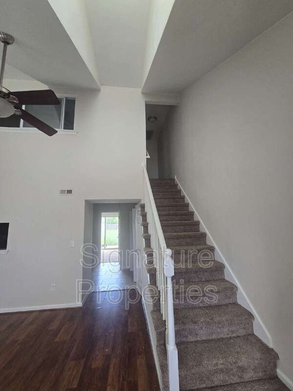 Building Photo - 3831 Buchanan Dr