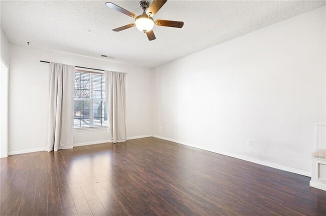 Building Photo - 134 Riverstone Commons Cir