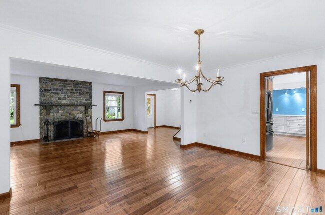 Building Photo - 190 E Rocks Rd