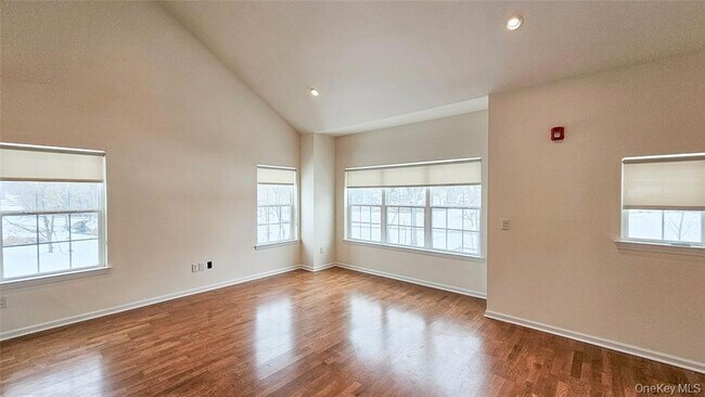 Building Photo - 260 W Main St