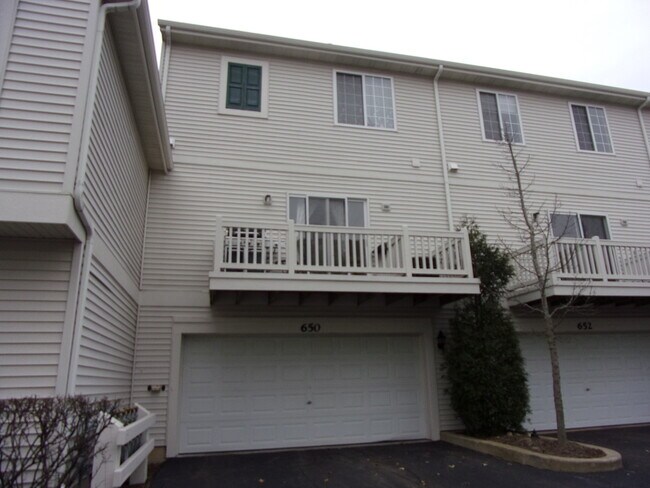 Building Photo - 652 S Rosehall Ln