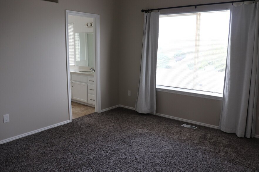 Building Photo - 6793 Mountain Aura Dr