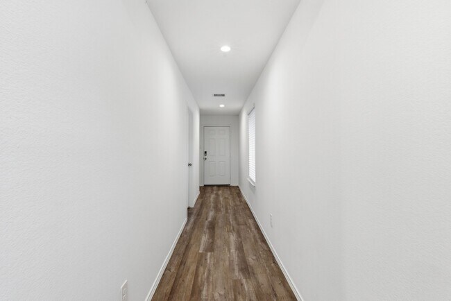 Building Photo - 24343 Saddlestone Green Dr