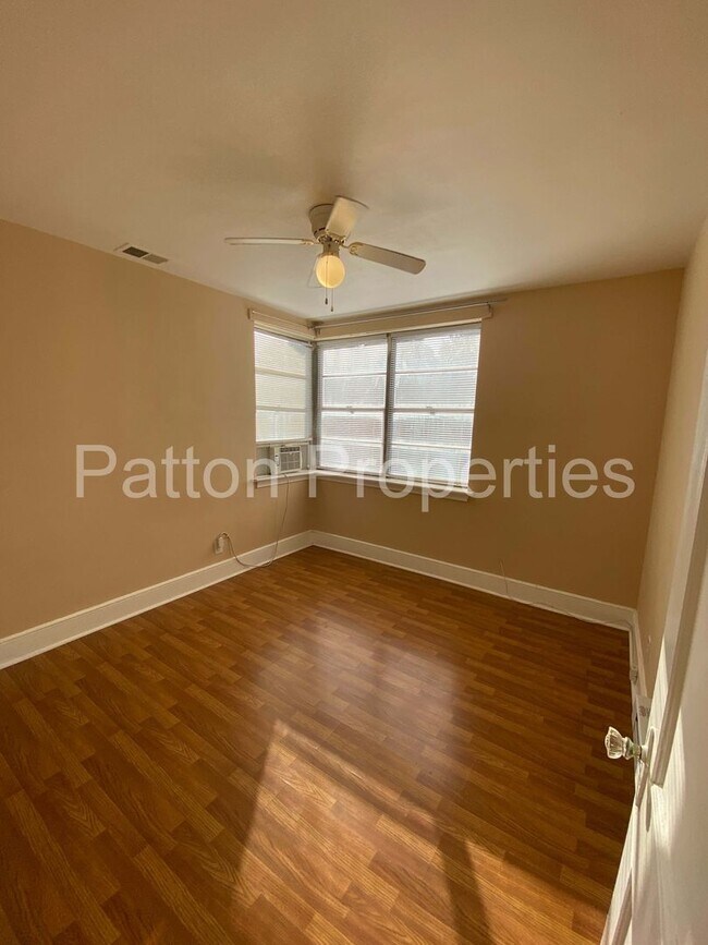 Building Photo - 1013-1015 Munsen Springs Dr - Inside CoC - R16501-02-14