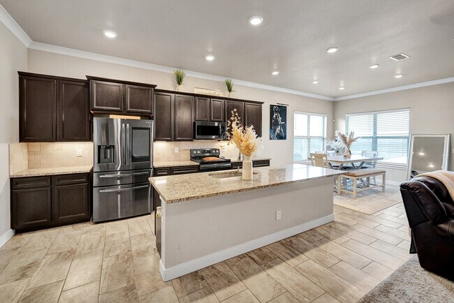 Building Photo - 1103 Masquerade Blvd