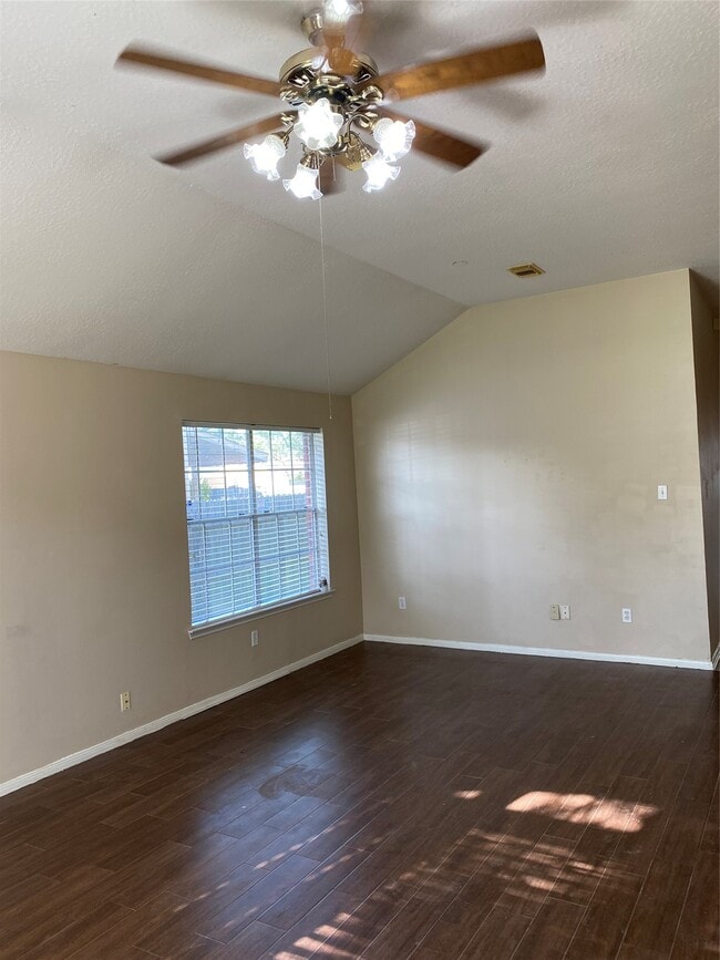 Building Photo - 4401 Egret Dr