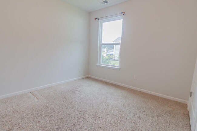 Building Photo - 591 Mossbank Loop