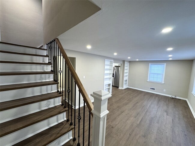 Building Photo - 608 Winston Dr