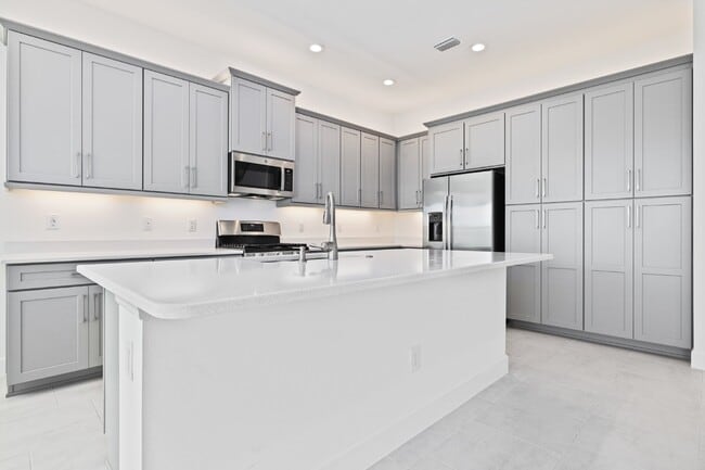 Building Photo - Luxurious gated community 5-Bedroom Rental...