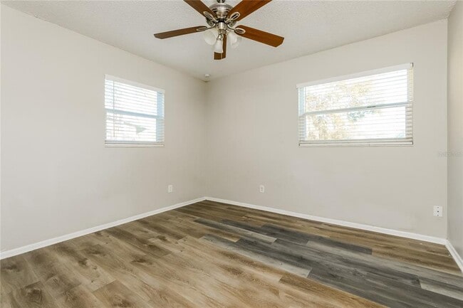 Building Photo - 5801 Abercorn Dr