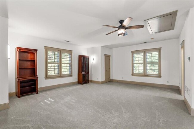 Building Photo - 390 Hembree Rd