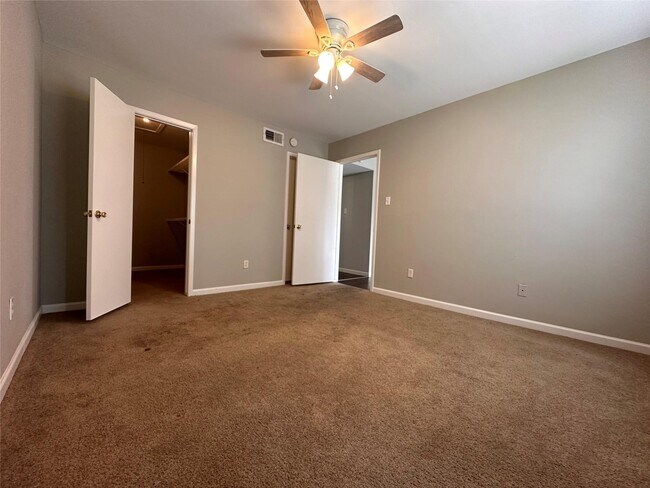 Building Photo - 2025 Augusta Dr