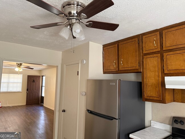 Building Photo - 1085 Eastview Rd NE