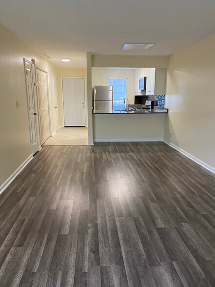 Building Photo - 1597 Springleaf Point SE