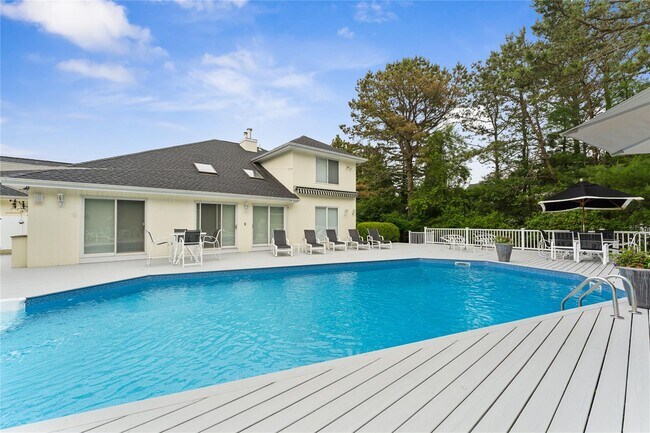 Building Photo - 12 Polo Grounds Ln