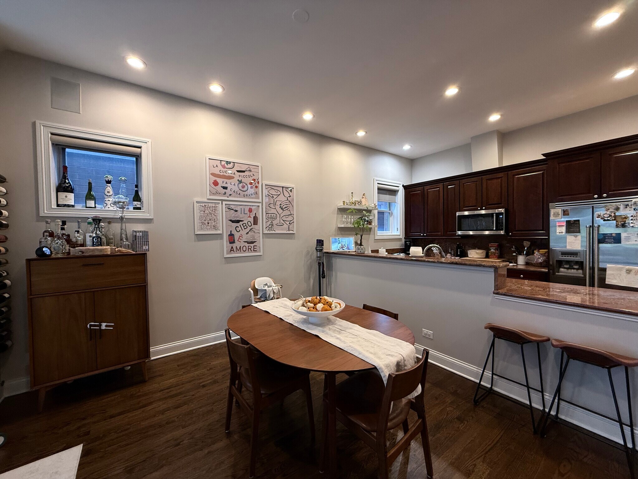Kitchen/dining - 1116 W Hubbard St