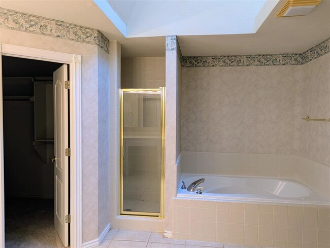 Building Photo - 214 Boulevard Du Lac