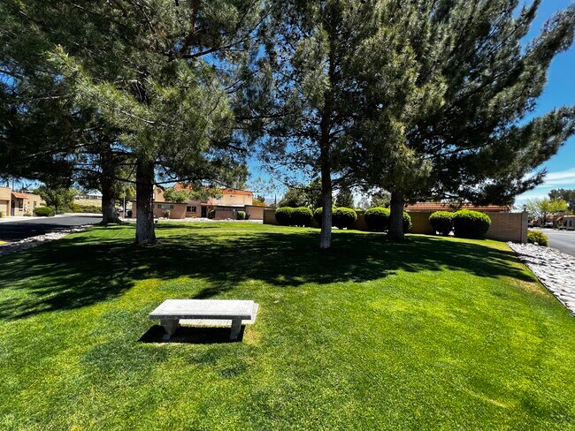 Building Photo - 2024 S Birdie Cir