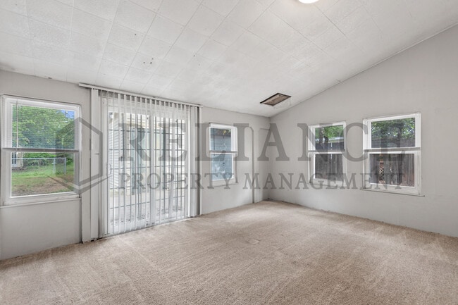 Building Photo - 719 S Glenn St