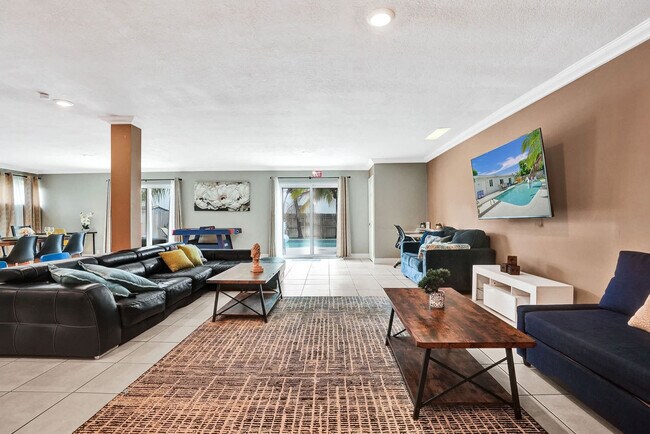 Building Photo - 5415 Harrison St