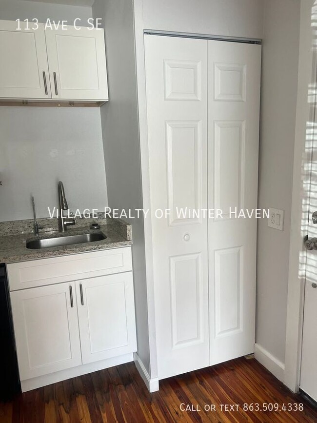 Building Photo - Ease in to this Quaint 2 Bedroom 1 Bath in...