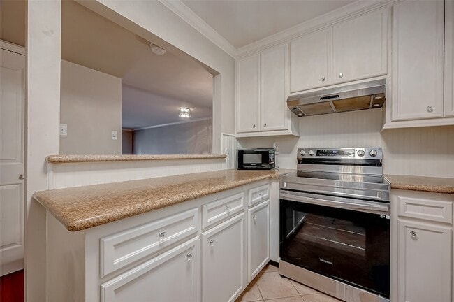 Building Photo - 12967 Trail Hollow Dr