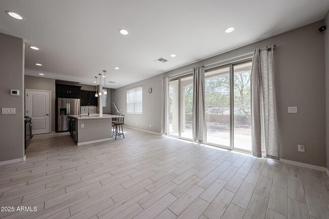 Building Photo - 3813 E Branham Ln