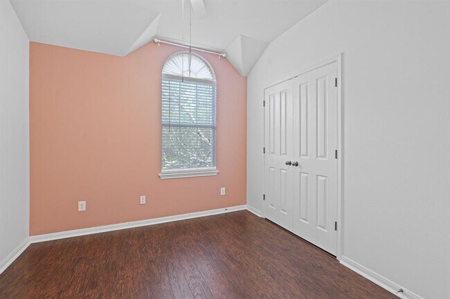 Building Photo - 13202 Fawn Valley Dr