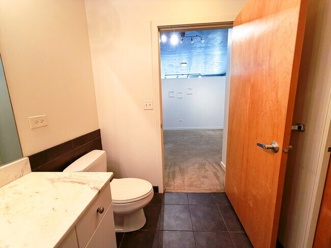 Building Photo - 1720 S Michigan Ave