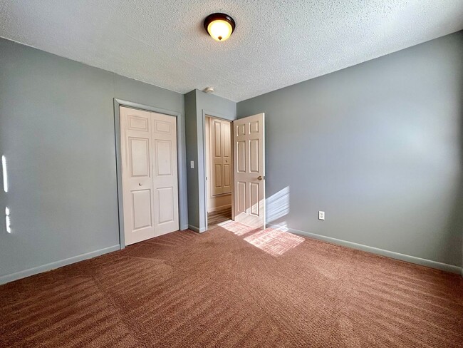 Building Photo - Three Bedroom Ranch-Style Home in Muskegon